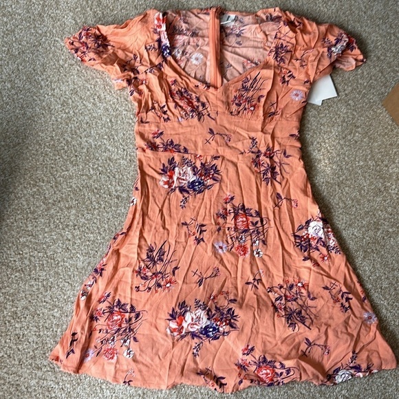 NWT! Abound Mini Dress Short Sleeve V Neck Pink Coral Floral - Size Small👗 - Picture 2 of 3
